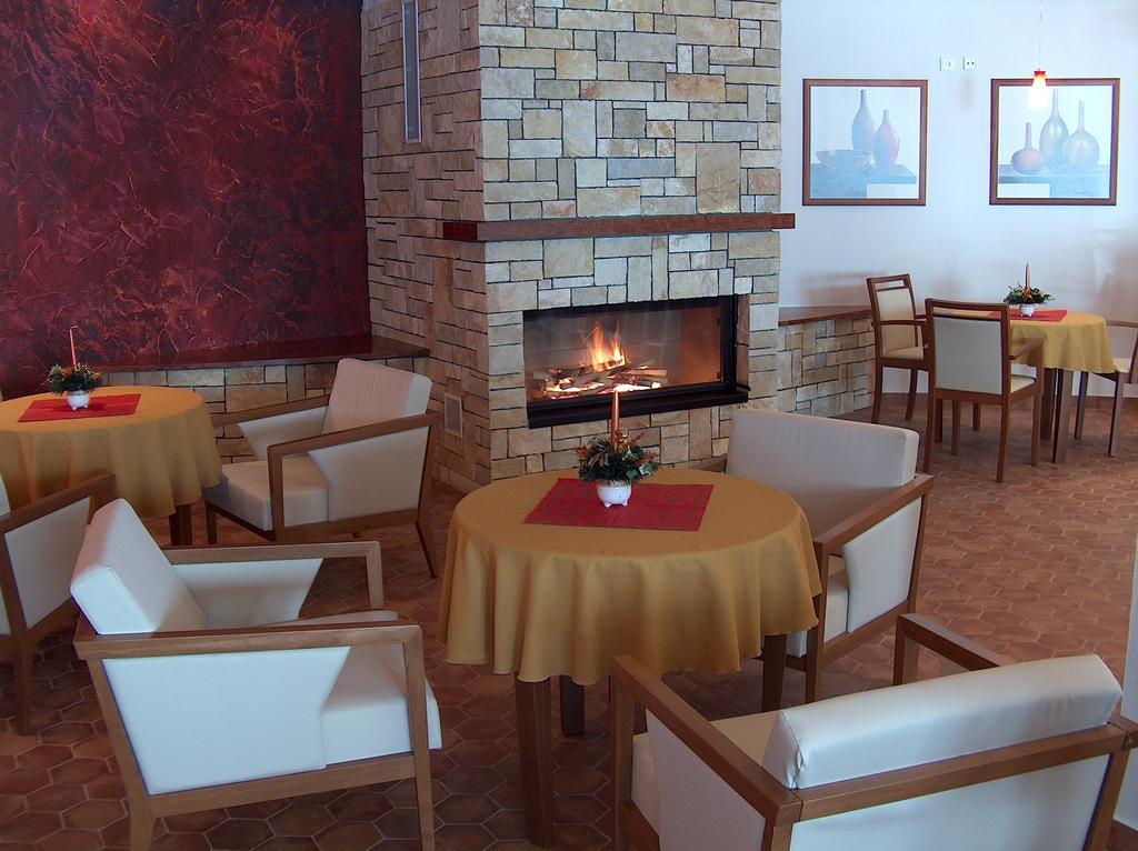 Hotel Vion Zlaté Moravce Exterior foto